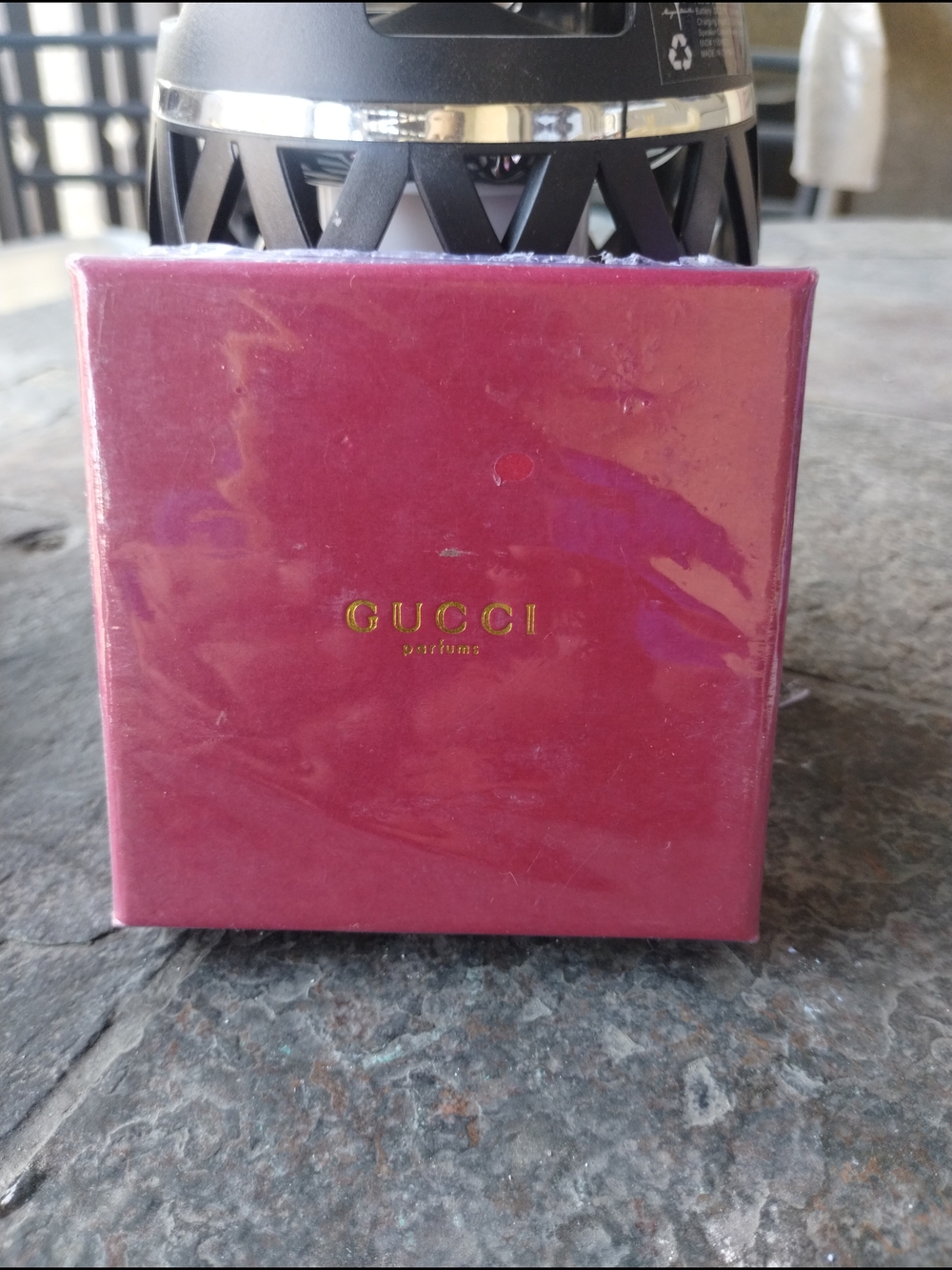 Gucci Gold Compact in Red Gift Box - Picture 3 of 4